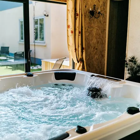 Дом отдыха Montplaisir 180m2, Jacuzzi, Parc De 20000m2 *